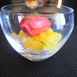 スゥリル - ココナッツ風味のコシヒカリのバヴァロワ、パイナップルのコンポートと苺のソルベ2