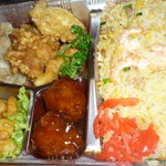 三宮一貫楼 神戸阪急店 - 炒飯弁当735円　あつあつを持って帰りました♪