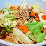 辛麺シャカ - まぜ麺だが1玉だと野菜ばっかり食べてる感じ。3辛は程好い辛さ。