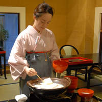 東京 芝 とうふ屋うかい - メインメニューのとうふ登場。部屋中、甘い香りで食欲そそります。