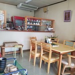 あんず茶屋  - 奥のほうの広いテーブル