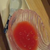 双葉寿司 - 　赤い汁に黄色い油が浮かんでいました