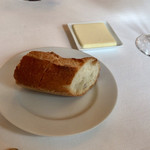 ル・ブルギニオン - ランチコースのパン。