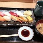 すし玄 - ランチ にぎり (8貫、玉子焼き、巻物、味噌汁付き)1080円