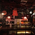 ワインバー ヤミツキ タヌキ - お二階はカウンター席　ハロウィン