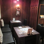 レストラン キモト - カウンター席とテーブル席が３卓有ります♪