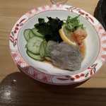 魚屋スタンドふじ子 - 生しらすポン酢