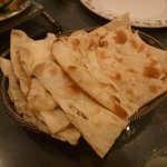 インド料理 ショナ・ルパ - ナン　５００円、ロティ　３５０円