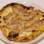 PIZZA GALLERIA - プロボラアフミカータと自家製ベーコン