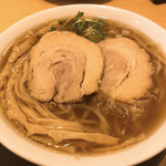 絢 - 醤油ラーメンにトッピング 焼豚