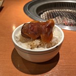 もっちゃん家 - 特選厚切り肉（サーロイン）丼