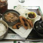 グリーン・カフェ - 日替わりランチ 890円  肉豆腐とタラフライ