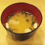 立ち食い寿し 立ち寿司恵み - 味噌汁。150円