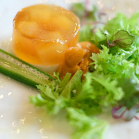 Arbre village - ランチコース 3800円 の帆立のアスピック カリフラワーのムース ウニ添え