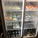 丸惣 - 刺身とビールの冷蔵庫