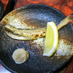 焼き鳥 羽幌えん - 「根室産 氷下魚一夜干し」（280円）。氷下魚と書いてコマイ。知らなかった。