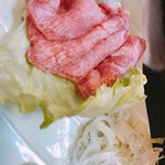 もつ焼 まるい - 黒タン刺し