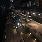 8G Horie River Terrace - 橋から見たテラス席