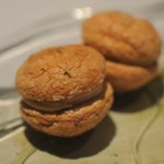 カセント - ブッセ