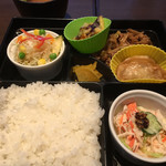 キッチン コイビト - ボリュームのある割子弁当