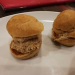 部位ごとに調理法を変える豚肉専門店 グロワグロワ - リエットをシュー生地で！