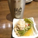飲んべぇ食堂 らくだ屋 - お通しとハイボール