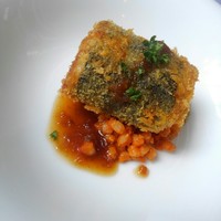ジンジャーズビーチ - 魚料理：アヒカツ～シャリアピンソース～スペルト小麦添え
