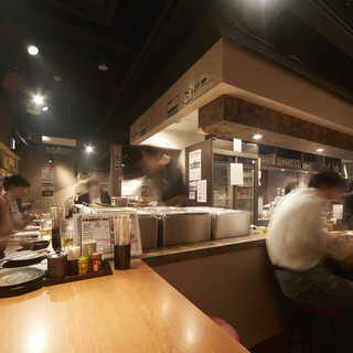 ＜有楽町2号店＞喫煙可・店内4名テーブル【電源あり】