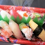 丸忠 - にぎり寿司　861円