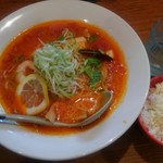 麺屋 花蔵 - 完熟トマトのシーフードラーメン+チーズライス