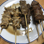 やきとり竜鳳 - 料理写真:ナンコツ、カシラ、砂肝は塩で