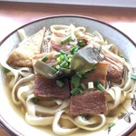 新山食堂 - 三枚肉そば（平麺）