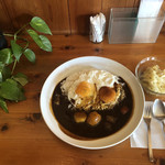 カレー＆コーヒー　玉葱ハウス - 目玉焼カレー（800円）