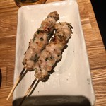 焼鳥と魚と鍋 焼鳥のえーす - せせりのしそ巻