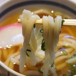 叶屋 - 讃岐風ということですが、コシは控えめで程よい弾力が心地いい麺。