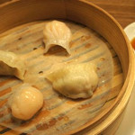 Binshan Ri - 海老餃子と蒸し餃子
