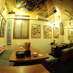 下町ウルフ - テーブル席で楽しい空間です！