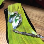 Spice&Dining KALA - 見た目からは味の想像が出来ない秋刀魚の握り
      見た目は寿司ですが、スパイスが香る極上の1品。皮も香ばしく焼いてあります。シャリはもちろんバスマティライス