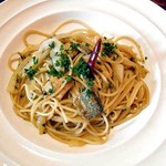 イタリア料理＆バール たんと - サンマとセロリ，ゆずこしょう風味のオイルパスタ