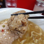 ラーメン二郎 - 端っこ豚はトロトロ