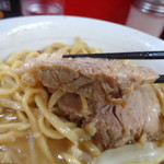 ラーメン二郎 - 厚み控えめ