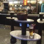 La Casa Del Abuelo - 店内の様子。
            立ち飲み／立ち食いのステンディング・バルです。