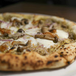 Motive Pizzeria E Caseificio - フンギ3種とイタリア産熟成ラルド☆