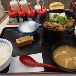 松屋 - 牛鍋膳 生卵。