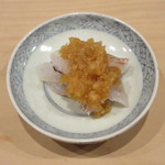 寿司つばさ - 小鯛の酢〆と大根おろし