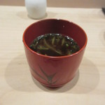 寿司つばさ - じゅんさいの赤出汁