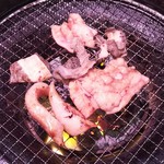 福ちゃん焼肉 - （ホルモン、センマイ、豚トロ焼いてます　※拡大2018.10.19）