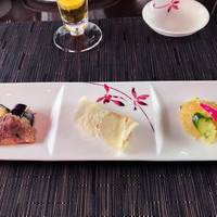 広東料理 センス - 北京ダックのクレープ巻きと彩り野菜マリネのコンビネーション