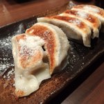 24時間 餃子酒場 - チーズ餃子（5個580円）