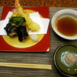 戸隠講社　山本館 - 【夕食】海老天、舞茸の天ぷら、そばがきの天ぷら3つ